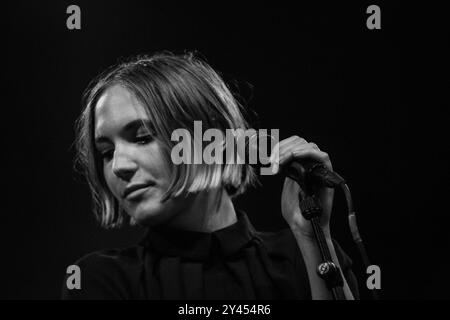 WOMAN'S HOUR, CONCERT, GREEN MAN FESTIVAL 2014:  Fiona Jane Burgess from the band WOMAN'S HOUR playing live on the Far Out Stage at the Green Man Festival 2014 at Glanusk Park, Brecon, Wales, August 2014. Photo: Rob Watkins. INFO: Woman's Hour was a British indie pop four-piece band based in London, England. The group was formed by siblings Fiona and William Burgess. In December 2018 the band announced they would be breaking up after the release of their second album Ephyra. Stock Photo