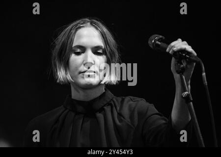 WOMAN'S HOUR, CONCERT, GREEN MAN FESTIVAL 2014:  Fiona Jane Burgess from the band WOMAN'S HOUR playing live on the Far Out Stage at the Green Man Festival 2014 at Glanusk Park, Brecon, Wales, August 2014. Photo: Rob Watkins. INFO: Woman's Hour was a British indie pop four-piece band based in London, England. The group was formed by siblings Fiona and William Burgess. In December 2018 the band announced they would be breaking up after the release of their second album Ephyra. Stock Photo