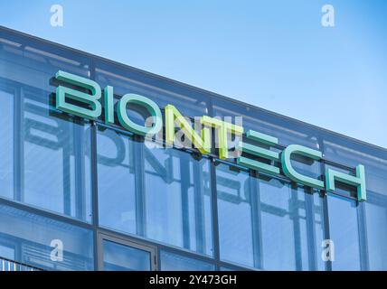 Biontech, Büro- und Geschäftshauskomplex VoltAir, Alexanderstraße, Mitte, Berlin, Deutschland *** Biontech, VoltAir office and commercial building complex, Alexanderstrasse, Mitte, Berlin, Germany Stock Photo