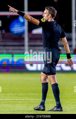 Eindhoven, Netherlands. 16th Sep, 2024. EINDHOVEN, 16-09-2024, Jeugdcomplex De Herdgang, Stadium of Jong PSV, Dutch KeukenKampioen Divisie football season 2024/2025. Jong PSV - ADO. referee Clay Ruperti during the game Jong PSV - ADO. Credit: Pro Shots/Alamy Live News Stock Photo