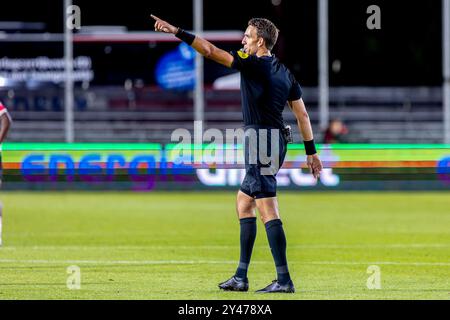 Eindhoven, Netherlands. 16th Sep, 2024. EINDHOVEN, 16-09-2024, Jeugdcomplex De Herdgang, Stadium of Jong PSV, Dutch KeukenKampioen Divisie football season 2024/2025. Jong PSV - ADO. referee Clay Ruperti during the game Jong PSV - ADO. Credit: Pro Shots/Alamy Live News Stock Photo