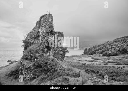 A black and white image of the remnants of a coastal castle on the Isle of Raasay, Scotland. Stock Photo