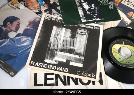 Give peace a chance record hi-res stock photography and images - Alamy