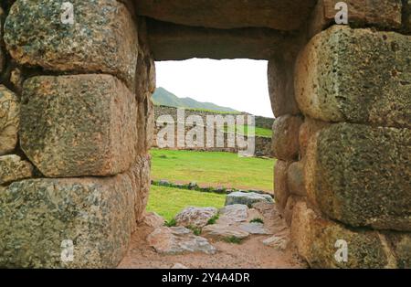 Entrance to the Puka Pukara Red Fortress, ruins of Inca fortress built from deep red color stone, located on the hilltop of Cusco region, Peru, South Stock Photo