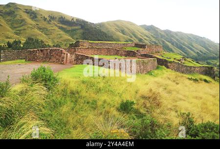 Puka Pukara Red Fortress, the remains of Inca fortress built from deep red color stone, located on the hilltop of Cusco region, Peru, South America Stock Photo