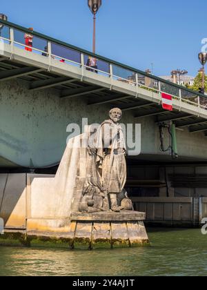 The Zouave statue is the most famous feature of the Pont de l’Alma. Used for seeing Water Levels. The bridge, River Seine, Paris, France, Europe, EU. Stock Photo