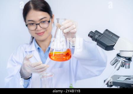 A female scientist conducting experiments in the lab Stock Photo