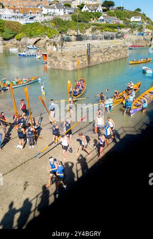 Pilot Gig crews carrying their oars waiting to board their Pilot Gigs for Women's Newquay County Championships Cornish Pilot Gig Rowing event at Newqu Stock Photo