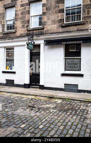 Exterior of The Oxford Bar in Edinburgh, Scotland, regularly featured in Sir Ian Rankin's Inspector Rebus novels, and the related TV series Stock Photo