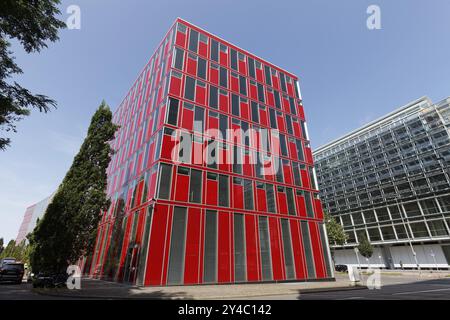 Capricorn Haus, office building with red facade, architects Gatermann and Schossig, Duesseldorf Media Harbour, Duesseldorf, North Rhine-Westphalia, G Stock Photo