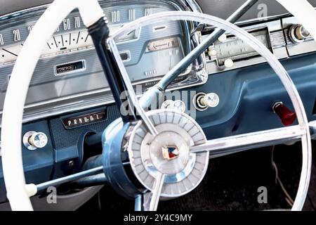 Vintage Ford Galaxie Skyliner, built in 1959, 5768 cc, 300 hp, 185 km/h, close-up of the dashboard with steering wheel Stock Photo