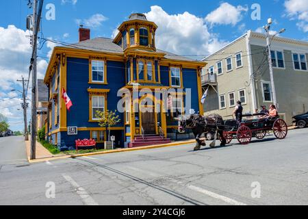 Colourful historical houses, tourists sightseeing on a horse drawn wagon, King Street, known as Unesco Fresco, old town Lunenburg, Nova Scotia, Canada Stock Photo