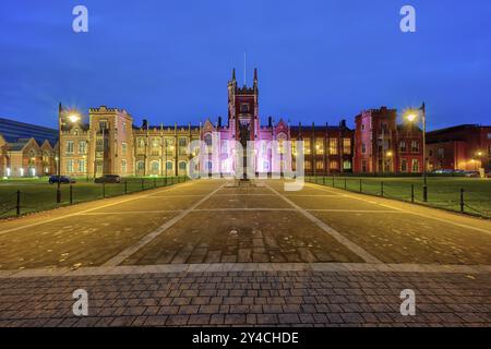 The beautiful main building of Queens University in Belfast at night Stock Photo