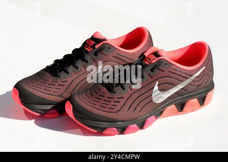 nike max tailwind 6