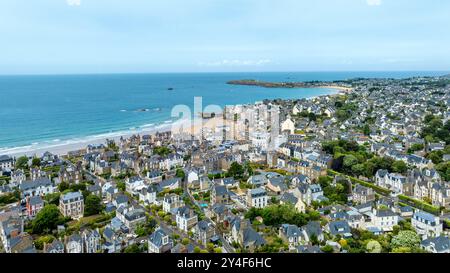 Saint-Malo (Brittany, north-western France): aerial view of the sea and the beaches of Rochebonne and Le Sillon from the district of Rochebonne. View Stock Photo