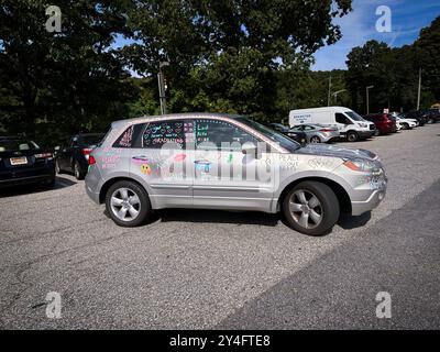 An SUV celebrates that a senior high school student will be graduating at the end of the year. In Westchester, New York. Stock Photo