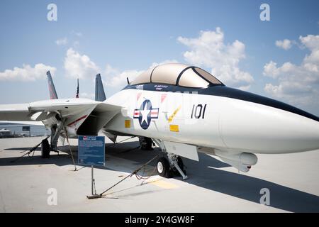 CHARLESTON, South Carolina — An F-14A Tomcat jet fighter is displayed on the flight deck of the USS Yorktown at Patriots Point Naval & Maritime Museum. The USS Yorktown, a World War II-era aircraft carrier, now serves as a museum in Charleston, South Carolina. Stock Photo