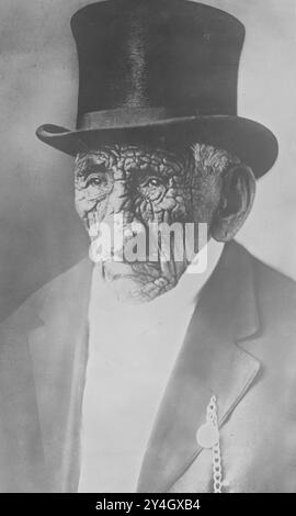 Portrait of Native American Chief John Smith (likely born between 1822 and 1826, though allegedly as early as 1780; died February 6, 1922) was an American Ojibwe (Chippewa) Indian who lived in the area of Cass Lake, Minnesota (Photo from 1921) Was he the world's oldest man? Stock Photo