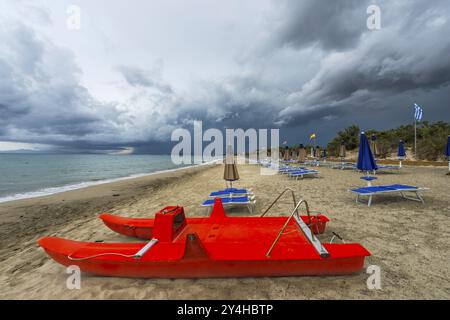 Empty beach, dramatic, gloomy sky, weather, clouds, thunderstorm, stormy, stormy weather, coast, Mediterranean, Mediterranean, crisis, rainy weather, Stock Photo