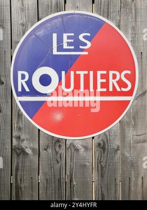 Broche Ancienne Les Routiers – Insigne Restaurant Camionneur, Vintage Collection