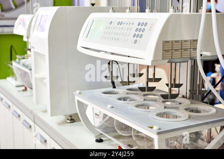 Dissolution testing systems for tablets, capsules and other dosage ...