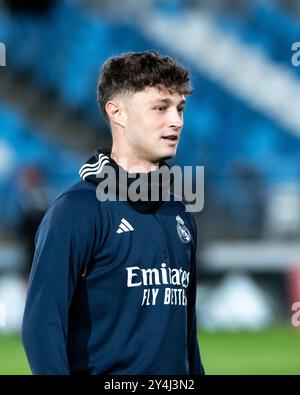 Madrid, Spain. 11 February, 2024. 1 RFEF league Real Madrid Castillva vs AD Mérida. Alfredo di Stefano Stadium. Player David Cuenca during warm up Stock Photo