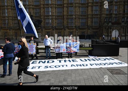 LONDON, UK. 18th Sep, 2024. Scottish resistance at the 10th anniversary of the world's most biased referendum is being protested by Scottish protesters in front of Parliament. Scotland is demanding independence and freedom from the robbery and murdering Brit Empire. The protestor also complains about the British government robbing their pension and the high cost of winter fuel in London, UK. (Photo by 李世惠/See Li/Picture Capital) Credit: See Li/Picture Capital/Alamy Live News Stock Photo