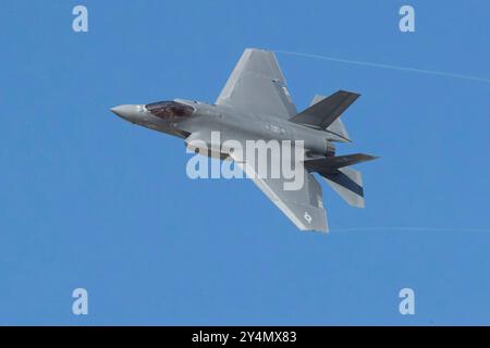 240829-N-FR705-1314 NAVAL AIR STATION FALLON, Nev. (Aug. 29, 2024) – An F-35C Lightning II assigned to Strike Fighter Squadron (VFA) 147 flies during Stock Photo