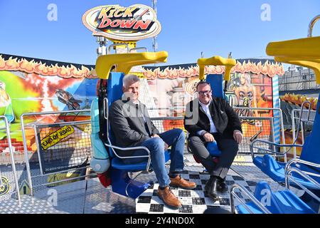 v.re:Clemens Baumgaertner Referent fuer Arbeit und Wirtschaft mit OB Dieter REITER. Presserundgang vor dem 189. Oktoberfest 2024 am 19.09.2024 *** v re Clemens Baumgaertner Head of Department for Labor and Economics with Mayor Dieter REITER Press tour before the 189 Oktoberfest 2024 on 19 09 2024 Stock Photo