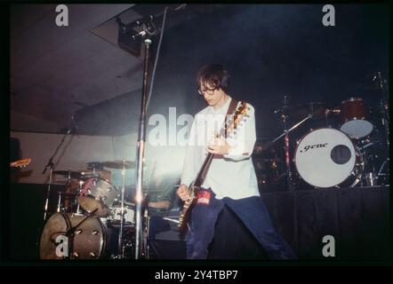 JAMES BROAD, SILVER SUN, CARDIFF UNIVERSITY, 1996: James Broad (who tragically died young in 2020) of Silver Sun at the Great Hall at Cardiff University Students' Union, Cardiff, Wales, UK on Sunday, October 27, 1996. Photo: Rob Watkins.  INFO: Silver Sun were a British power-pop band formed in the mid-1990s, known for their catchy melodies, rich harmonies, and energetic guitar riffs. Blending punk energy with pop sensibilities, their music features vibrant, upbeat songs with a distinctive mix of sweetness and grit. Stock Photo