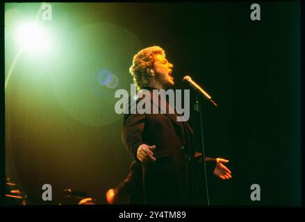 MICHAEL BALL, HOME CONCERT, 1996: Welsh singer Michael Ball at his youthful West End star peak playing a hometown gig with his 'The Musicals' album live at Cardiff International Arena CIA in Cardiff, Wales, UK on 6 December 1996. Photo: Rob Watkins. INFO: Michael Ball is a British singer, actor, and musical theatre star known for his powerful voice and versatile performances. With a career spanning decades, he has starred in major West End productions and released numerous albums, excelling in both pop and theatre. Stock Photo