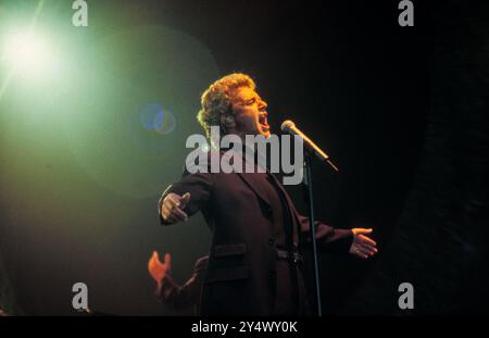 MICHAEL BALL, HOME CONCERT, 1996: Welsh singer Michael Ball at his youthful West End star peak playing a hometown gig with his 'The Musicals' album live at Cardiff International Arena CIA in Cardiff, Wales, UK on 6 December 1996. Photo: Rob Watkins. INFO: Michael Ball is a British singer, actor, and musical theatre star known for his powerful voice and versatile performances. With a career spanning decades, he has starred in major West End productions and released numerous albums, excelling in both pop and theatre. Stock Photo