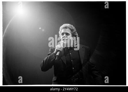 MICHAEL BALL, HOME CONCERT, 1996: Welsh singer Michael Ball at his youthful West End star peak playing a hometown gig with his 'The Musicals' album live at Cardiff International Arena CIA in Cardiff, Wales, UK on 6 December 1996. Photo: Rob Watkins. INFO: Michael Ball is a British singer, actor, and musical theatre star known for his powerful voice and versatile performances. With a career spanning decades, he has starred in major West End productions and released numerous albums, excelling in both pop and theatre. Stock Photo