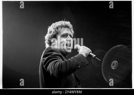 MICHAEL BALL, HOME CONCERT, 1996: Welsh singer Michael Ball at his youthful West End star peak playing a hometown gig with his 'The Musicals' album live at Cardiff International Arena CIA in Cardiff, Wales, UK on 6 December 1996. Photo: Rob Watkins. INFO: Michael Ball is a British singer, actor, and musical theatre star known for his powerful voice and versatile performances. With a career spanning decades, he has starred in major West End productions and released numerous albums, excelling in both pop and theatre. Stock Photo