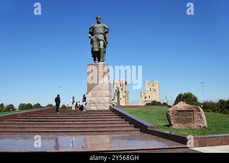 Shahrisabz, Uzbekistan - September 9, 2024: Tamerlane or Amir Timur monument is located near the Ak-Saray or Ak Saray Palace in the city of Shahrisabz Stock Photo