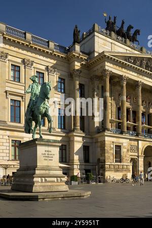 Palace on Palace Square with quadriga and equestrian statue of Duke Carl Wilhelm Ferdinand, Brunswick, Lower Saxony, Germany, Europe Stock Photo