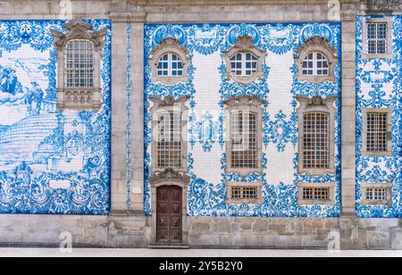 Portuga Porto l - Blue and white painting tiled wall - Tiles panel in Carmo Baroque church facade at Oporto -Tradicional portuguese azulejos art. Stock Photo