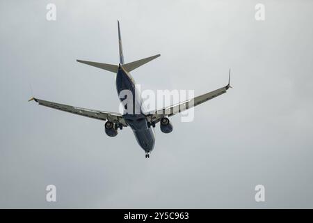 Cagliari ITA, Themenbild Reisen, Cagliari, Sardinien, 17.09.2024. Flugzeug im Anflug auf den Flughafen von Cagliari. ITA, Themenbild Reisen, Cagliari, Sardinien, 17.09.2024. *** Cagliari ITA, Theme picture travel, Cagliari, Sardinia, 17 09 2024 Airplane approaching the airport of Cagliari ITA, Theme picture travel, Cagliari, Sardinia, 17 09 2024 Copyright: xEibner-Pressefoto/HeikexFeinerx EP HFR Stock Photo