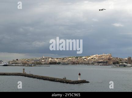 Cagliari ITA, Themenbild Reisen, Cagliari, Sardinien, 17.09.2024. Gewitterwolken ziehen auf ueber Cagliari. ITA, Themenbild Reisen, Cagliari, Sardinien, 17.09.2024. *** Cagliari ITA, Theme picture travel, Cagliari, Sardinia, 17 09 2024 Thunderclouds over Cagliari ITA, Theme picture travel, Cagliari, Sardinia, 17 09 2024 Copyright: xEibner-Pressefoto/HeikexFeinerx EP HFR Stock Photo