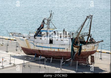 Cagliari ITA, Themenbild Reisen, Cagliari, Sardinien, 17.09.2024. Altes Boot in der Marina von Cagliari. ITA, Themenbild Reisen, Cagliari, Sardinien, 17.09.2024. *** Cagliari ITA, Theme picture travel, Cagliari, Sardinia, 17 09 2024 Old boat in the marina of Cagliari ITA, Theme picture travel, Cagliari, Sardinia, 17 09 2024 Copyright: xEibner-Pressefoto/HeikexFeinerx EP HFR Stock Photo