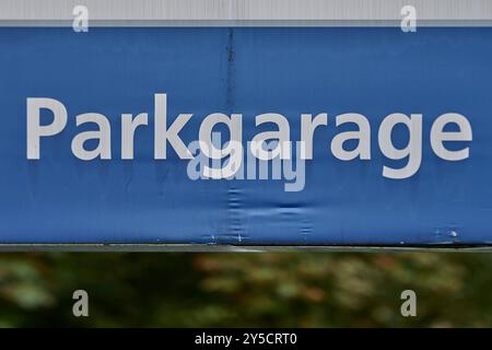 Berchtesgadener Land, Deutschland 17. September 2024: Im Bild: Schild, Parkgarage Berchtesgadener Land Bayern *** Berchtesgadener Land, Germany September 17, 2024 In the picture sign, parking garage Berchtesgadener Land Bavaria Copyright: xFotostandx/xWassmuthx Stock Photo