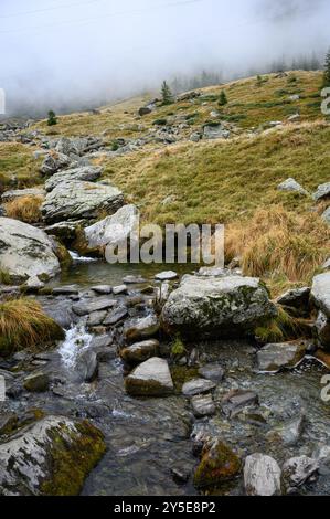 Foggy river scenery on the Transfagarasan road route on an autumn day, Romania Stock Photo