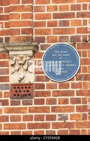 Blue plaque on the wall of the former home of T E Lawrence (Lawrence of Arabia) at 2 Polstead Road, Oxford, UK Stock Photo