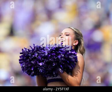 Baton Rouge, Louisiana, USA. 21st Sep, 2024. LSU cheerleaders perform during an NCAA football game between the LSU Tigers and the UCLA Bruins on September 21, 2024 in Baton Rouge. LSU won, 34-17. (Credit Image: © Scott Coleman/ZUMA Press Wire) EDITORIAL USAGE ONLY! Not for Commercial USAGE! Stock Photo