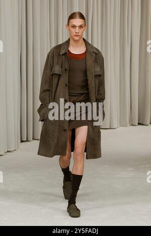 Milan, Italien. 21st Sep, 2024. FERRAGAMO Spring/Summer 2025 Runway during Milan Fashion Week on September 2024 - Milan, Italy 21/09/2024 Credit: dpa/Alamy Live News Stock Photo