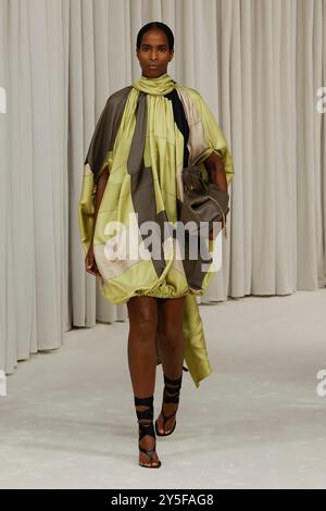 Milan, Italien. 21st Sep, 2024. FERRAGAMO Spring/Summer 2025 Runway during Milan Fashion Week on September 2024 - Milan, Italy 21/09/2024 Credit: dpa/Alamy Live News Stock Photo