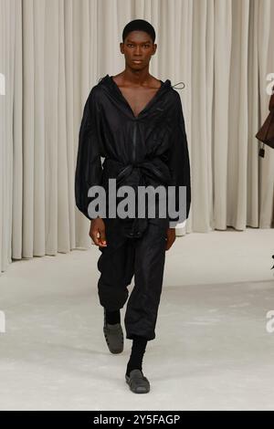 Milan, Italien. 21st Sep, 2024. FERRAGAMO Spring/Summer 2025 Runway during Milan Fashion Week on September 2024 - Milan, Italy 21/09/2024 Credit: dpa/Alamy Live News Stock Photo