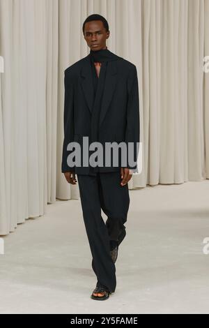 Milan, Italien. 21st Sep, 2024. FERRAGAMO Spring/Summer 2025 Runway during Milan Fashion Week on September 2024 - Milan, Italy 21/09/2024 Credit: dpa/Alamy Live News Stock Photo