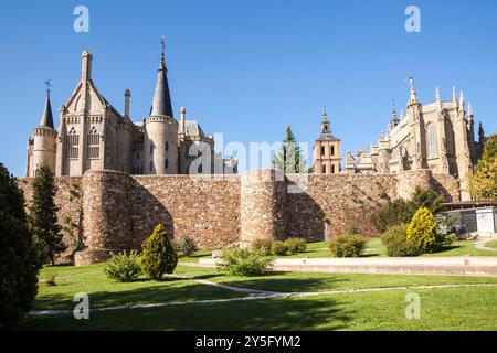 View of the wall, Cathedral of Santa Maria and Episcopal Palace in Astorga, Way of St. James, Leon, Spain Stock Photo