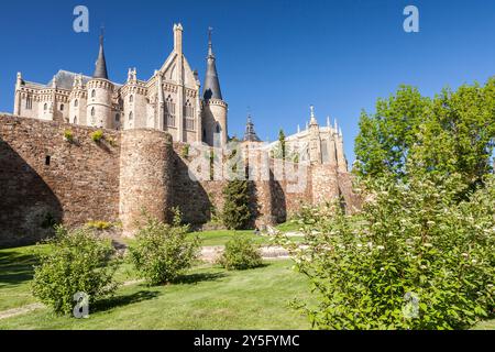 View of the wall, Cathedral of Santa Maria and Episcopal Palace in Astorga, Way of St. James, Leon, Spain Stock Photo